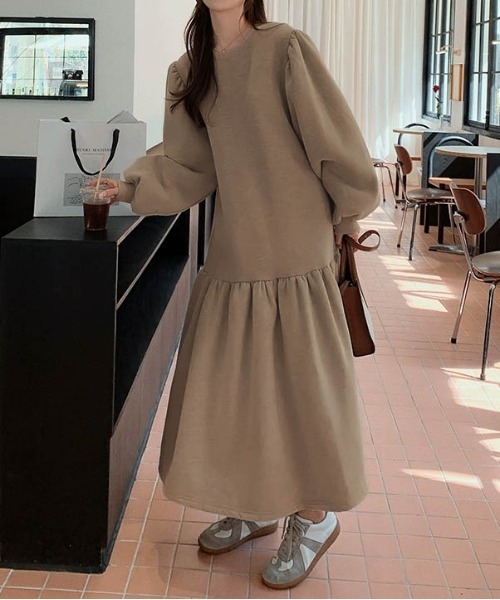 AMELY(エミリー)の「裏起毛スウェットギャザーワンピース(ワンピース・レディース・ブラウン/グレー/ブラック・フリー)」の3枚目の写真