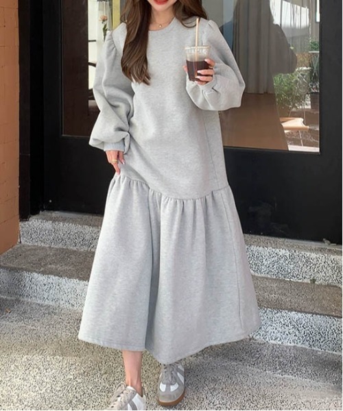 AMELY(エミリー)の「裏起毛スウェットギャザーワンピース(ワンピース・レディース・ブラウン/グレー/ブラック・フリー)」の7枚目の写真