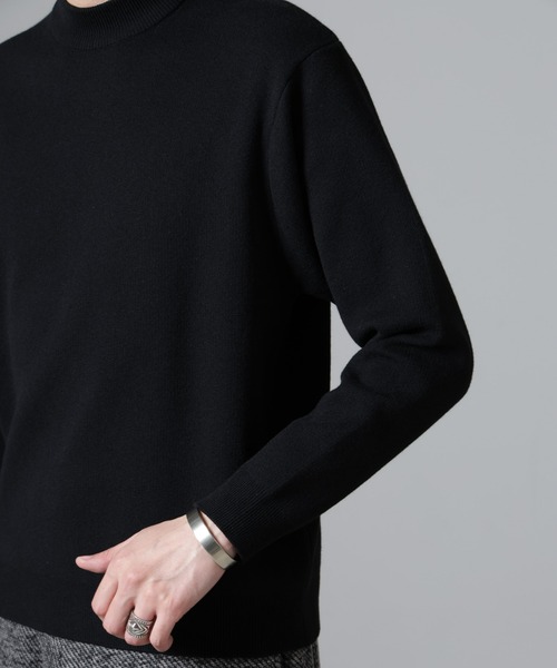 NANO universe（ナノユニバース）の「シルク混モックネックニット