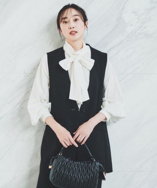 UNTITLED（アンタイトル）の「カラーレスジレ（ベスト・レディース・ナチュラル/ブラック/ネイビー・02）」の2枚目の写真