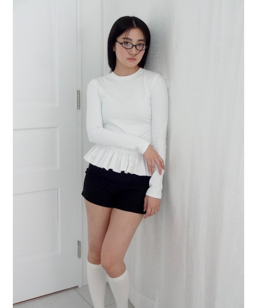 FEKETE（フェケテ）の「FRILL LONG SLEEVE TEE / フリルロンT（Tシャツ/カットソー・レディース・ホワイト/ブラック・FREE）」の4枚目の写真