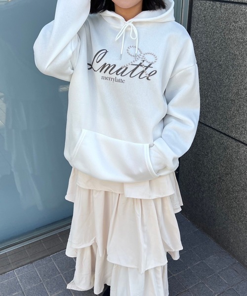 merrylatte(メリーラテ)の「リボンパールデザインパーカー(パーカー・レディース・ホワイト・LARGE)」の1枚目の写真