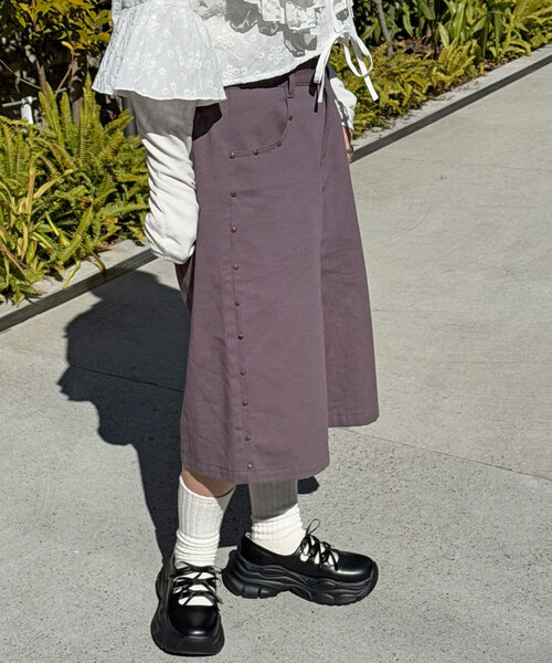 CIAOPANIC（チャオパニック）の「スタッズツイルハーフパンツ（その他パンツ・レディース・ベージュ/グレー・ONE SIZE）」の3枚目の写真