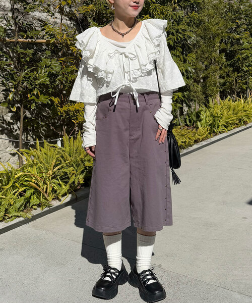 CIAOPANIC（チャオパニック）の「スタッズツイルハーフパンツ（その他パンツ・レディース・ベージュ/グレー・ONE SIZE）」の4枚目の写真