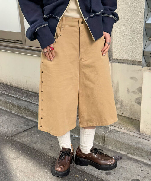 CIAOPANIC（チャオパニック）の「スタッズツイルハーフパンツ（その他パンツ・レディース・ベージュ/グレー・ONE SIZE）」の13枚目の写真