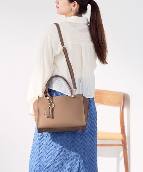 Jewelna Rose（ジュエルナローズ）の「セイディ・トートバッグ ミドルサイズ 16143（ハンドバッグ・レディース・アイボリー/グレイッシュベージュ/ブラック・FREE）」の3枚目の写真