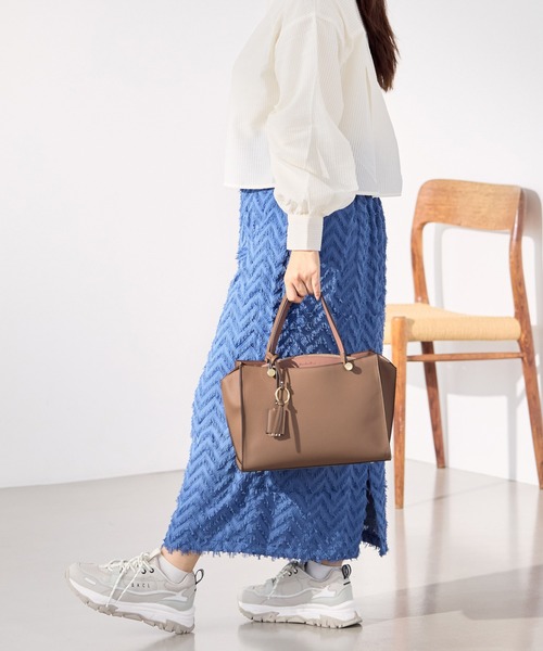 Jewelna Rose（ジュエルナローズ）の「セイディ・トートバッグ ミドルサイズ 16143（ハンドバッグ・レディース・アイボリー/グレイッシュベージュ/ブラック・FREE）」の15枚目の写真