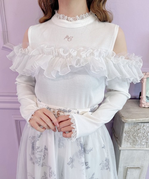 couture BY ROJITA（クチュールバイロジータ）の「刺繍肩開きラッフルトップス（Tシャツ/カットソー・レディース・ピンクベージュ/ブラック/ホワイト・FREE）」の2枚目の写真