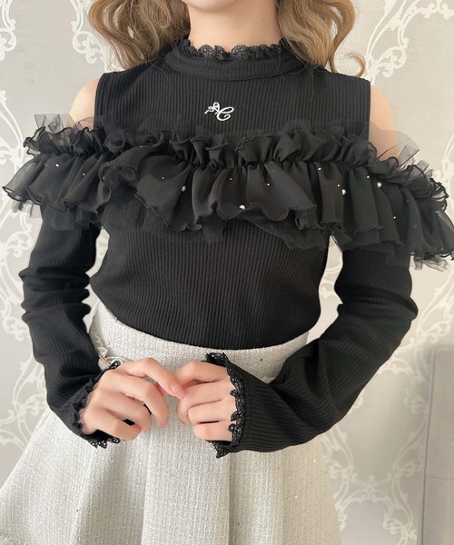 couture BY ROJITA（クチュールバイロジータ）の「刺繍肩開きラッフルトップス（Tシャツ/カットソー・レディース・ピンクベージュ/ブラック/ホワイト・FREE）」の3枚目の写真