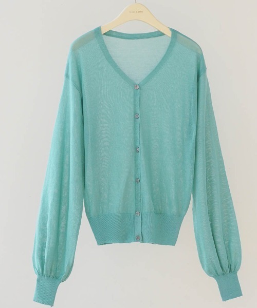 maison de LATIR(メゾンドラティール)の「UV対策、夏のオフィス冷房対策に!夏服にピッタリな透け感Vネック上品シアーUVカットカーデ(シャツ/ブラウス・レディース・ブラック/グレー/グリーン・ONESIZE)」の4枚目の写真