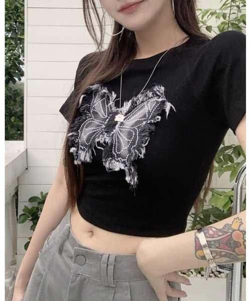 FUNdaysion(ファンデイション)の「クロップド丈バタフライ刺しゅうTシャツ(Tシャツ/カットソー・レディース・ブラック/ホワイト/カーキ・M)」の1枚目の写真