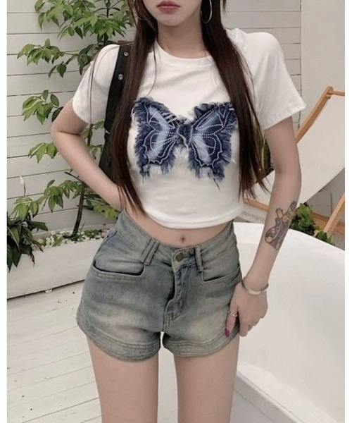 FUNdaysion(ファンデイション)の「クロップド丈バタフライ刺しゅうTシャツ(Tシャツ/カットソー・レディース・ブラック/ホワイト/カーキ・M)」の4枚目の写真