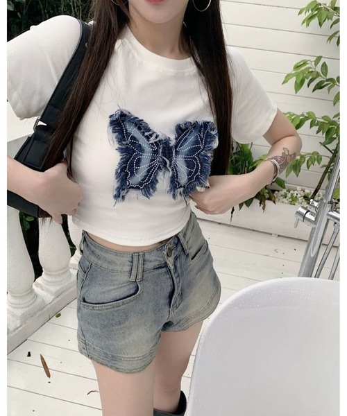 FUNdaysion(ファンデイション)の「クロップド丈バタフライ刺しゅうTシャツ(Tシャツ/カットソー・レディース・ブラック/ホワイト/カーキ・M)」の5枚目の写真