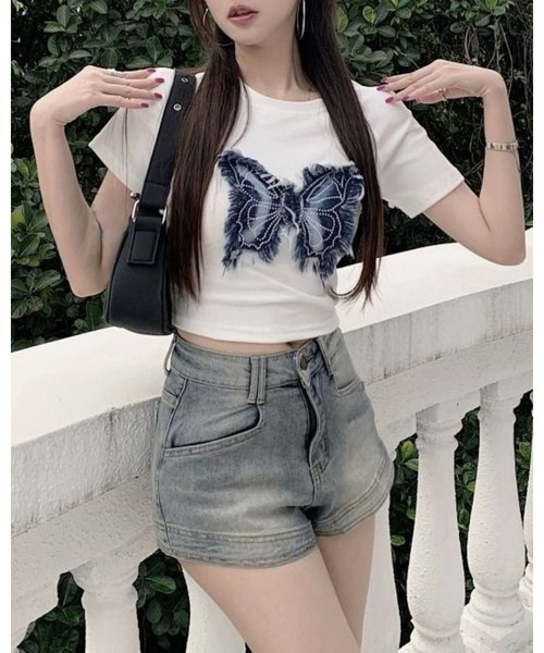 FUNdaysion(ファンデイション)の「クロップド丈バタフライ刺しゅうTシャツ(Tシャツ/カットソー・レディース・ブラック/ホワイト/カーキ・M)」の6枚目の写真