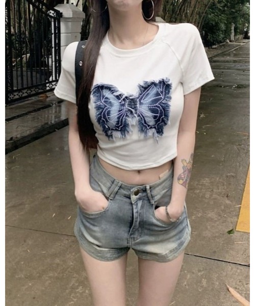 FUNdaysion(ファンデイション)の「クロップド丈バタフライ刺しゅうTシャツ(Tシャツ/カットソー・レディース・ブラック/ホワイト/カーキ・M)」の8枚目の写真