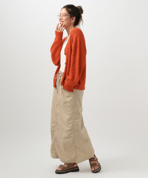 BAYFLOW（ベイフロー）の「[コンパクトなシルエット]モップヤーンショートカーディガン（カーディガン/ボレロ・レディース・チャコール/オレンジ/オフホワイト・FREE）」の8枚目の写真