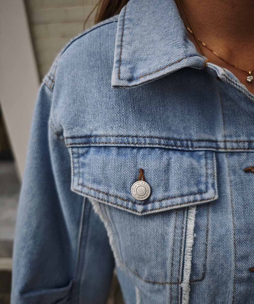 esutoreja(エストレジャ)の「クロップドデニムジャケット(デニムジャケット・レディース・ライトブルー/ブルー・FREE)」の13枚目の写真