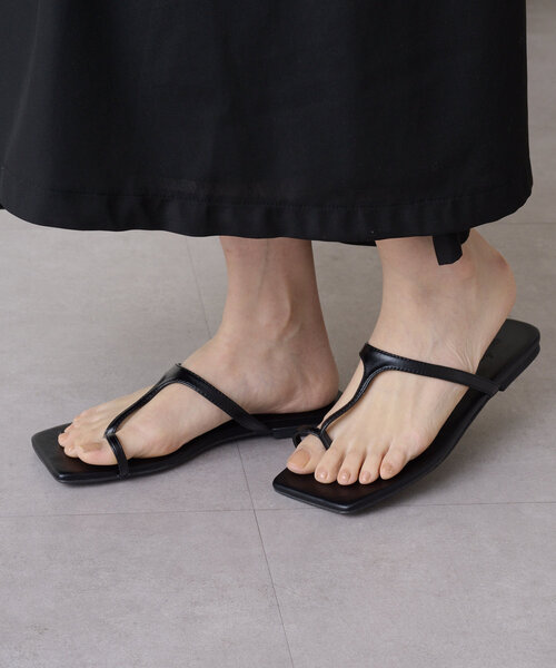 Omekashi（オメカシ）の「フラットトングサンダル（サンダル・レディース・シルバー/ブラック・38/37/36）」の4枚目の写真