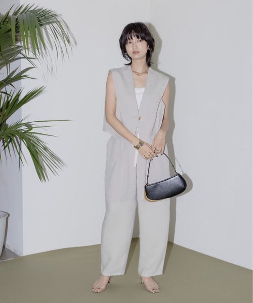 Eimee Law(エイミーロウ)の「ショルダータック クロップドベスト(ベスト・レディース・ブラック/ライトグレー/グレー/ベージュ・FREE)」の5枚目の写真
