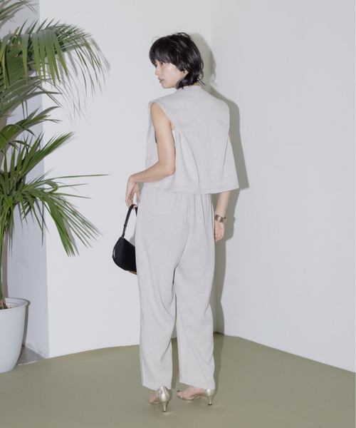 Eimee Law(エイミーロウ)の「ショルダータック クロップドベスト(ベスト・レディース・ブラック/ライトグレー/グレー/ベージュ・FREE)」の8枚目の写真