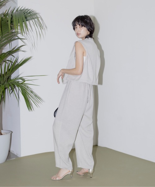 Eimee Law(エイミーロウ)の「ショルダータック クロップドベスト(ベスト・レディース・ブラック/ライトグレー/グレー/ベージュ・FREE)」の9枚目の写真