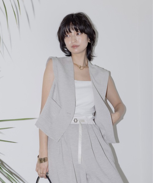 Eimee Law(エイミーロウ)の「ショルダータック クロップドベスト(ベスト・レディース・ブラック/ライトグレー/グレー/ベージュ・FREE)」の14枚目の写真