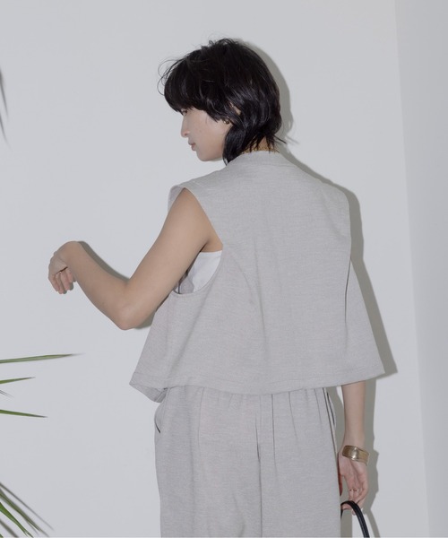Eimee Law(エイミーロウ)の「ショルダータック クロップドベスト(ベスト・レディース・ブラック/ライトグレー/グレー/ベージュ・FREE)」の15枚目の写真