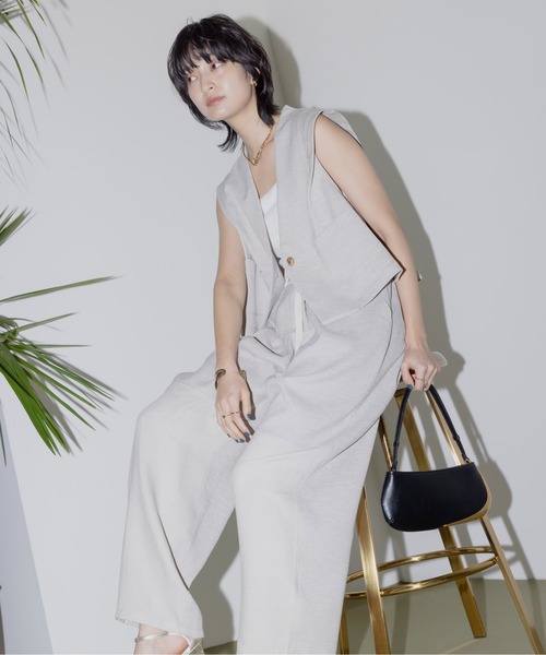 Eimee Law(エイミーロウ)の「ショルダータック クロップドベスト(ベスト・レディース・ブラック/ライトグレー/グレー/ベージュ・FREE)」の12枚目の写真