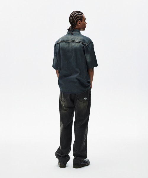 MAHAGRID（マハグリッド）の「『mahagrid/マハグリッド』DENIM HALF SHIRT /ウォッシュ加工 デニムシャツ（シャツ/ブラウス・メンズ・ブルー/ブラック・S/M）」の4枚目の写真