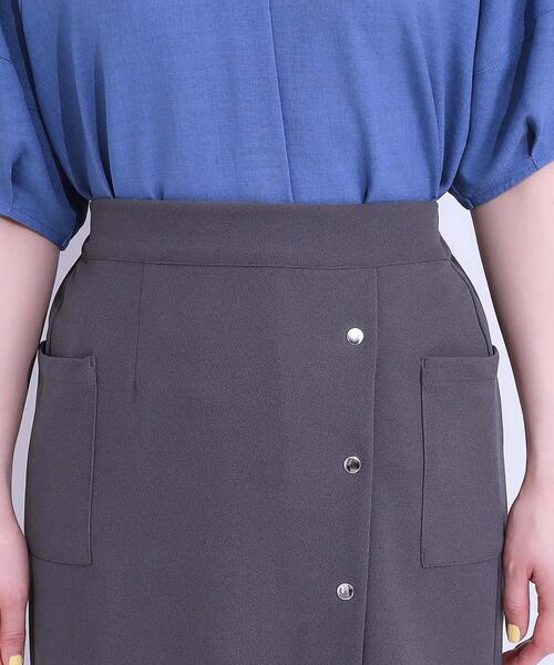 DRESKIP(ドレスキップ)の「【S-LL】カジュアルにもきれいめにも ドット釦カーゴナロースカート(スカート・レディース・チャコールグレー/ブラック/サンドベージュ・01/02/03/04)」の8枚目の写真