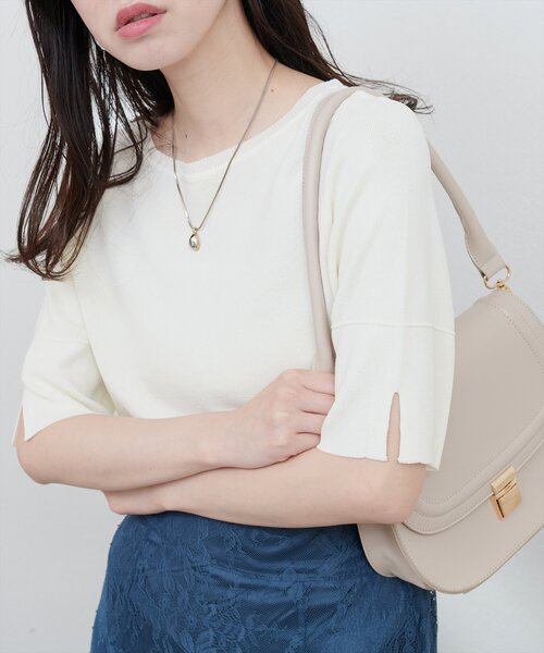 natural couture（ナチュラルクチュール）の「【WEB限定】前後2WAYピンタック切替袖シンプルニット（ニット/セーター・レディース・オフホワイト/ブルー/グレイッシュベージュ/ピンク系その他/ブラック/ミント・FREE）」の2枚目の写真