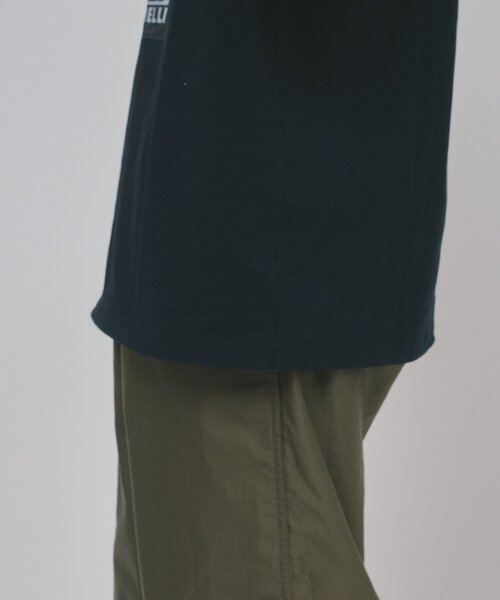 EDIFICE(エディフィス)の「SAVIGNAC (サヴィニャック) 別注 French Company プリント Tシャツ(Tシャツ/カットソー・メンズ・ブラック系その他/ブルー/ブラック/ホワイト/グリーン/レッド/パープル/イエロー・MEDIUM/LARGE/X-LARGE)」の16枚目の写真