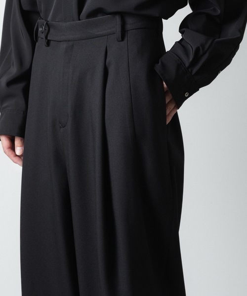 ato（アトウ）の「RECYCLE POLYESTER 2-TUCK TAPERED PANTS（スラックス・メンズ・ブラック/トップグレー/ベージュ・44/48/46）」の10枚目の写真