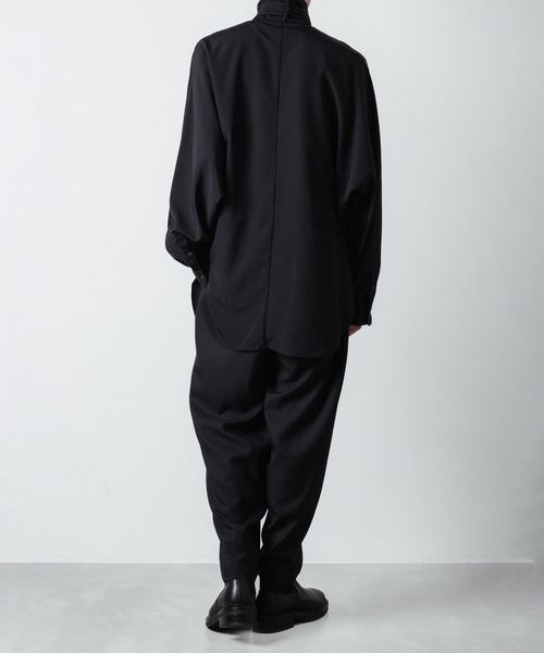 ato（アトウ）の「RECYCLE POLYESTER 2-TUCK TAPERED PANTS（スラックス・メンズ・ブラック/トップグレー/ベージュ・44/48/46）」の14枚目の写真