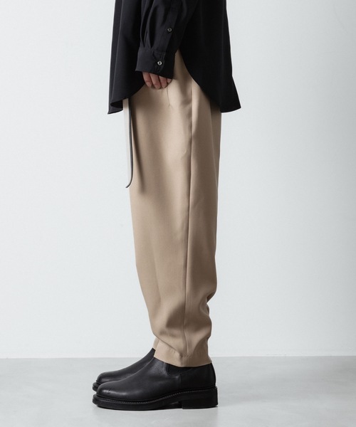 ato（アトウ）の「RECYCLE POLYESTER 2-TUCK TAPERED PANTS（スラックス・メンズ・ブラック/トップグレー/ベージュ・44/48/46）」の21枚目の写真
