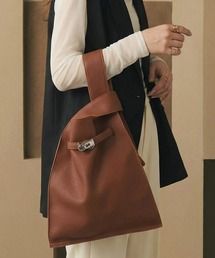 MAISON BREEZE（メゾンブリーズ）の「【MAISON BREEZE】シボレザー キーリング付き 金具ベルトマーケットバッグ（トートバッグ）」