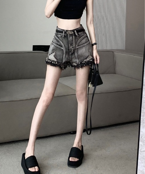 kirakiraShop(キラキラショップ)の「ベルト付き ダメージ デニム ショートパンツ(デニムパンツ・レディース・ブラック・S/M/L)」の4枚目の写真
