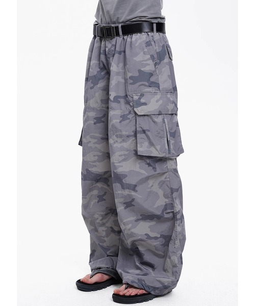 MASONPRINCE（メイソンプリンス）の「3カラー ルーズフィット ナイロン カモフラ柄 パラシュートパンツ XXK4350【MASONPRINCE】（カーゴパンツ・メンズ・ダークグレー/カーキ/グレー・L/M/S/XL）」の12枚目の写真