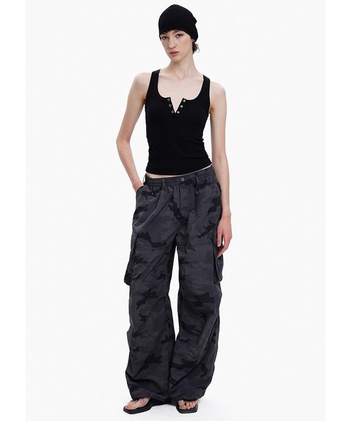 MASONPRINCE（メイソンプリンス）の「3カラー ルーズフィット ナイロン カモフラ柄 パラシュートパンツ XXK4350【MASONPRINCE】（カーゴパンツ・メンズ・ダークグレー/カーキ/グレー・L/M/S/XL）」の4枚目の写真