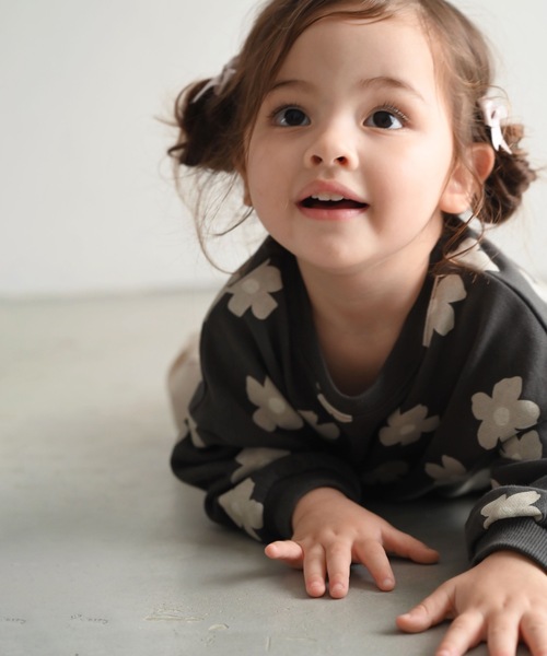 PUPPAPUPO（プッパプーポ）の「ビッグプリント スウェット トレーナー（スウェット・キッズ・ベージュ/チャコール/ブルー/アイボリー・80/90/100/110）」の22枚目の写真