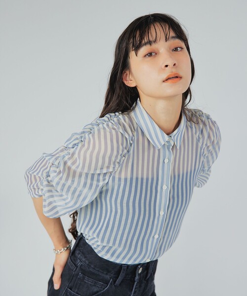 EMMEL REFINES（エメルリファインズ）の「＜EMMEL REFINES＞EM シアーストライプ ソデギャザー ブラウス（シャツ/ブラウス・レディース・ライトグレー/ライトブルー・FREE）」の11枚目の写真