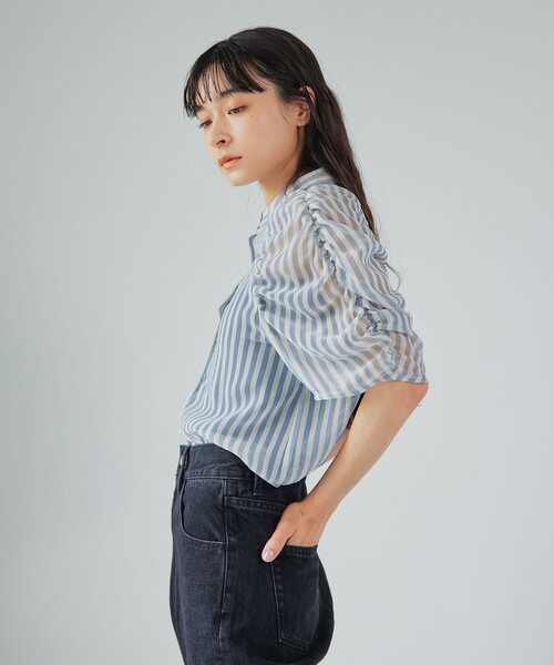 EMMEL REFINES（エメルリファインズ）の「＜EMMEL REFINES＞EM シアーストライプ ソデギャザー ブラウス（シャツ/ブラウス・レディース・ライトグレー/ライトブルー・FREE）」の9枚目の写真