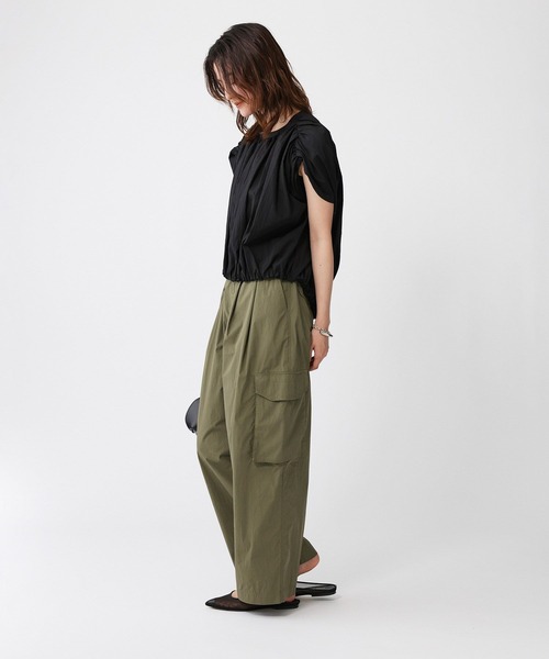 BABYLONE(バビロン)の「ギャザーボリュームブラウス(シャツ/ブラウス・レディース・ホワイト/ブラック/サックスブルー・フリー)」の14枚目の写真