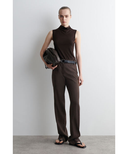 COS（コス）の「ドレープタートルネックタンクトップ（タンクトップ・レディース・ダークブラウン/レッド・L/XS/S/M）」の11枚目の写真