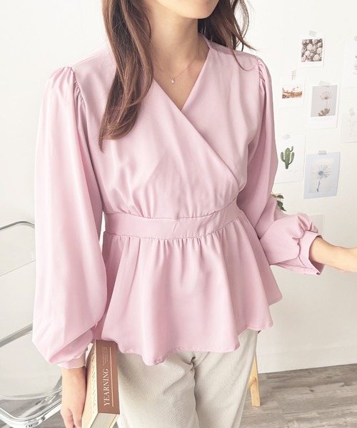Dewlily(デューリリー)の「甘すぎずきれいめコーデにも◎ カシュクール風リボンフレアブラウス(シャツ/ブラウス・レディース・ブルー/ピンク/ホワイト・XL/S/M/L)」の3枚目の写真