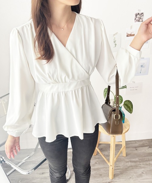 Dewlily(デューリリー)の「甘すぎずきれいめコーデにも◎ カシュクール風リボンフレアブラウス(シャツ/ブラウス・レディース・ブルー/ピンク/ホワイト・XL/S/M/L)」の4枚目の写真