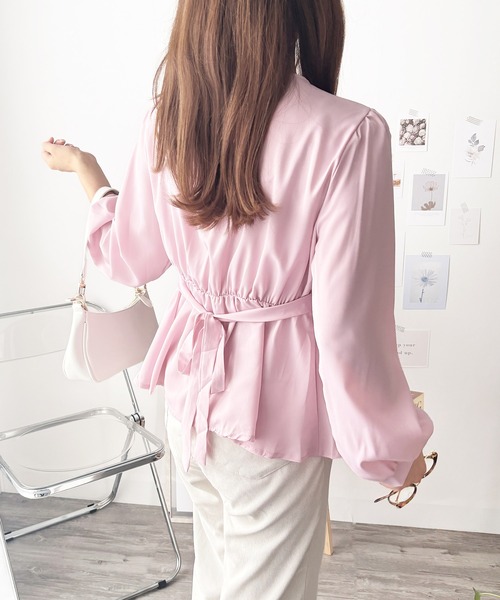 Dewlily(デューリリー)の「甘すぎずきれいめコーデにも◎ カシュクール風リボンフレアブラウス(シャツ/ブラウス・レディース・ブルー/ピンク/ホワイト・XL/S/M/L)」の21枚目の写真