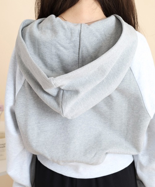 NERDY(ノルディ)の「ラグランクロップドフーディジップアップ(パーカー・レディース・ピンク/グレー・S/M/SS)」の19枚目の写真