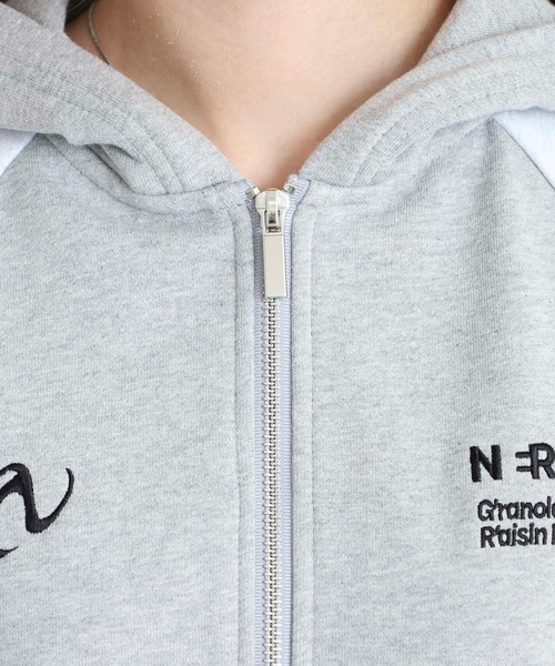 NERDY(ノルディ)の「ラグランクロップドフーディジップアップ(パーカー・レディース・ピンク/グレー・S/M/SS)」の14枚目の写真