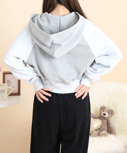 NERDY(ノルディ)の「ラグランクロップドフーディジップアップ(パーカー・レディース・ピンク/グレー・S/M/SS)」の13枚目の写真